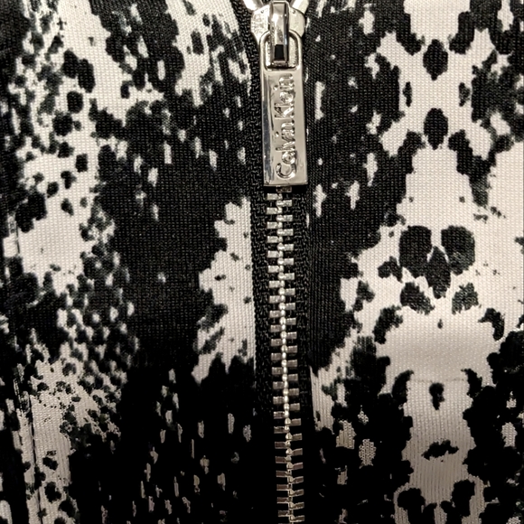 Calvin Klein, Black & White, Snakeskin Print, Scuba Dress, Side Pockets, Size 16 - Picture 8 of 9